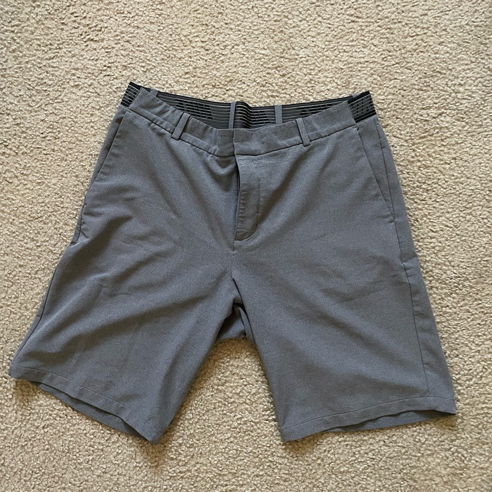 Nike gray golf performance stretch shorts size 34